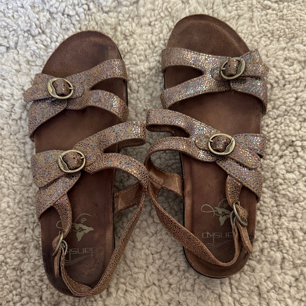 Dansko Shimmering Leather Brown Sandals sz38. In great condition